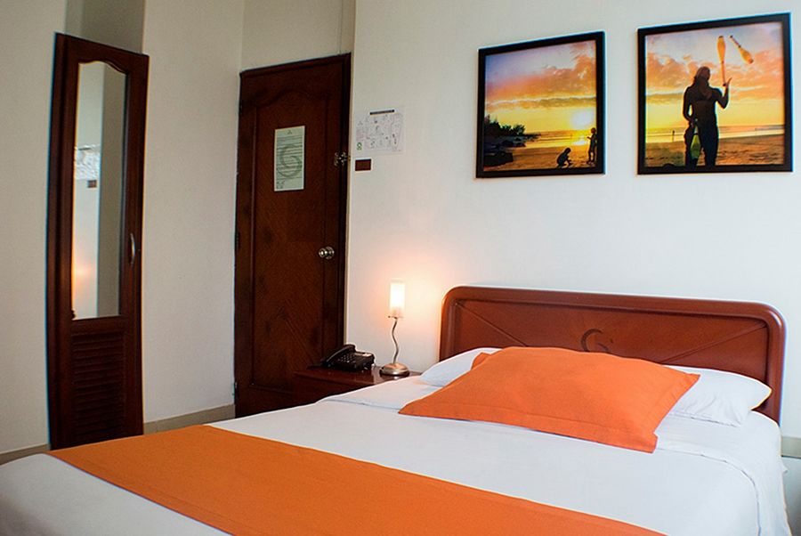 Hotel Castell - Cerca Del Aeropuerto Γκουαγιακίλ Εξωτερικό φωτογραφία