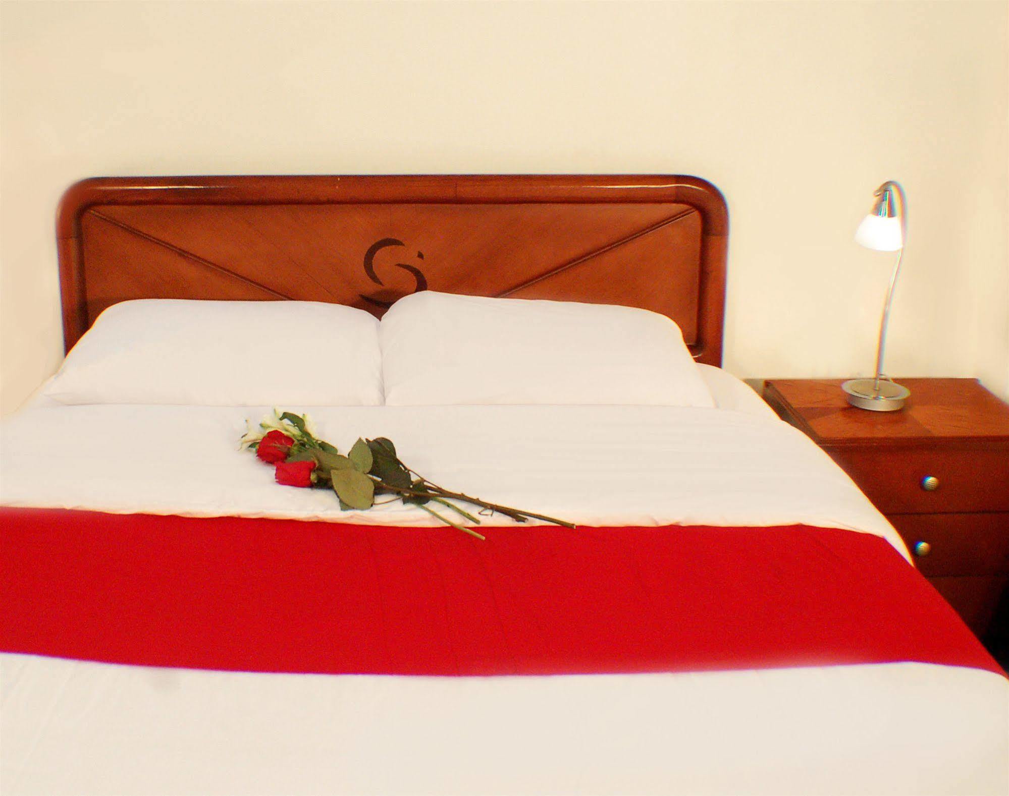 Hotel Castell - Cerca Del Aeropuerto Γκουαγιακίλ Εξωτερικό φωτογραφία