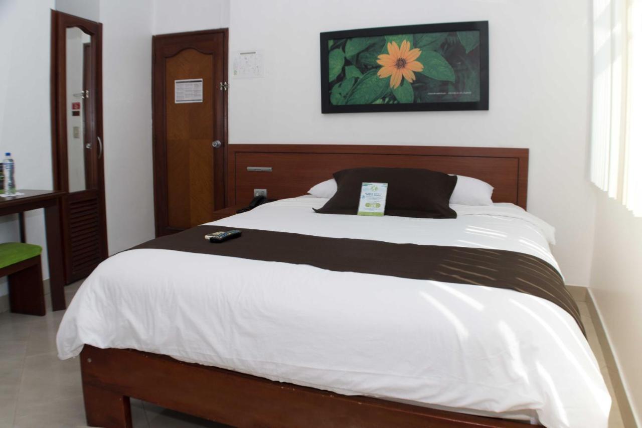 Hotel Castell - Cerca Del Aeropuerto Γκουαγιακίλ Εξωτερικό φωτογραφία