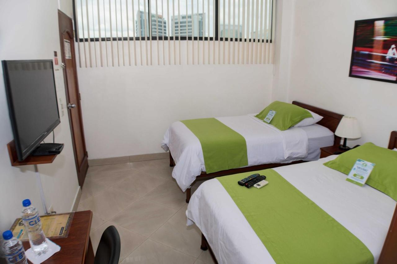 Hotel Castell - Cerca Del Aeropuerto Γκουαγιακίλ Εξωτερικό φωτογραφία