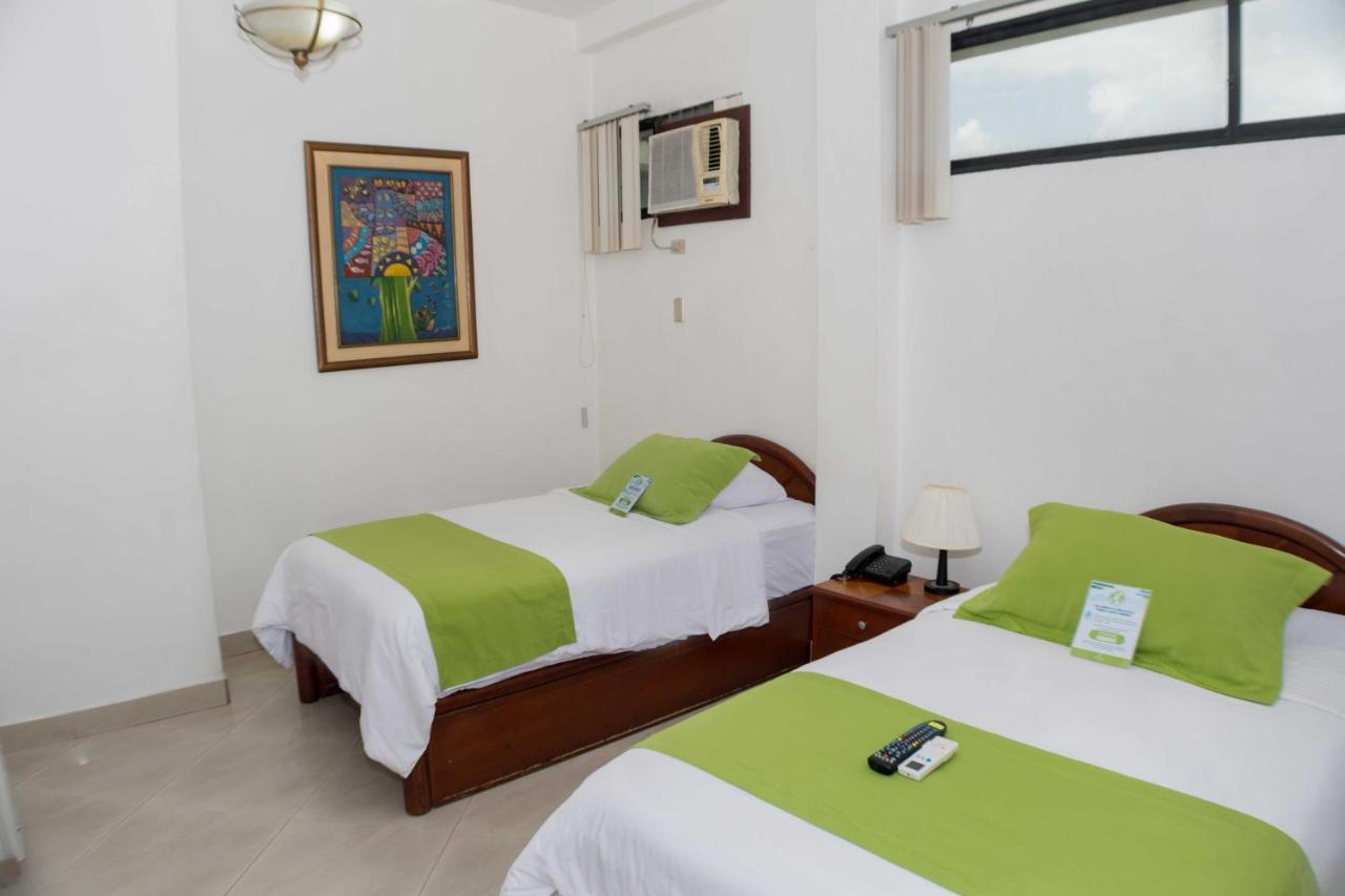 Hotel Castell - Cerca Del Aeropuerto Γκουαγιακίλ Εξωτερικό φωτογραφία